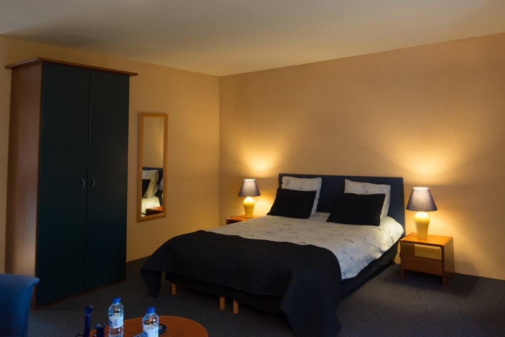 Charme Hotel La Dominotte Demigny Rum bild