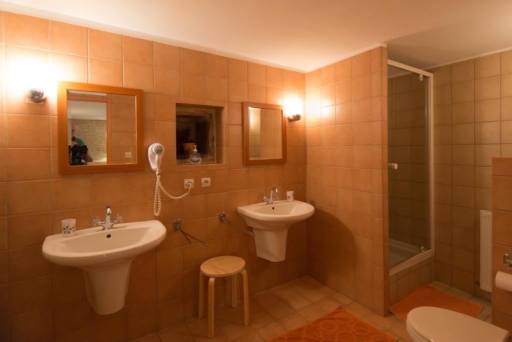 Charme Hotel La Dominotte Demigny Rum bild