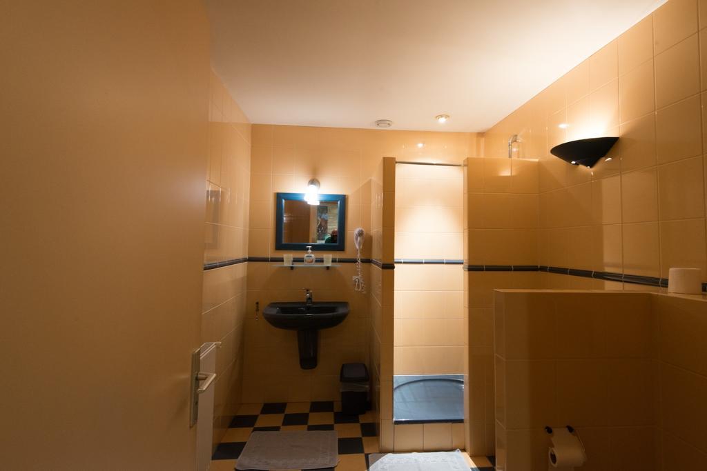 Charme Hotel La Dominotte Demigny Rum bild